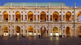 La Basilica Palladiana - >Vicenza