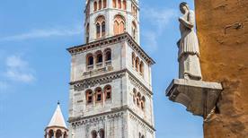 La Ghirlandina - >Modena