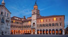 Palazzo Comunale - >Modena