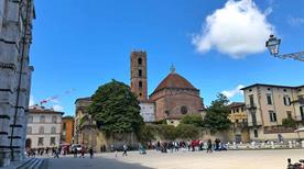 Piazza Antelminelli - >Lucques