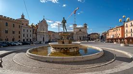 Piazza del Duomo - >L'Aquila
