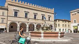 Piazza del Popolo - >Pesaro