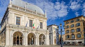 Piazza della Loggia - >Brescia