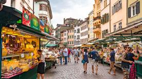 Piazza delle Erbe - >Bozen