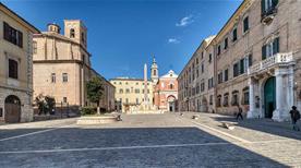 Piazza Federico II - >Jesi