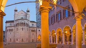 Piazza Grande - >Modena
