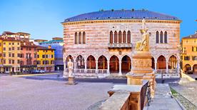 Piazza Libertà - >Udine