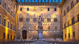 Piazza Salimbeni - >Siena