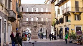 Porta Borsari - >Verona