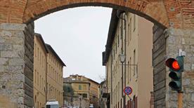 Porta Laterina - >Siena