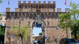Porta Romana - >Siena