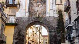 Porta San Gennaro - >Naples