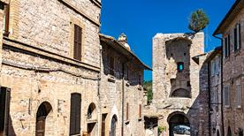 Porta San Giacomo - >Assisi
