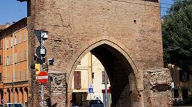Porta San Vitale - >Bologne