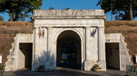 Porta Vittorio Emanuele - >Lucques