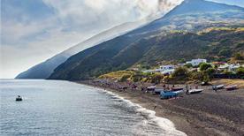 Spiaggia di Lazzaro - >Stromboli