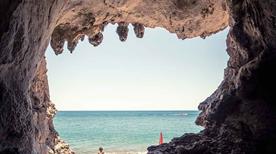 Spiaggia Grotta delle Ossa - >Centola
