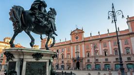 Statue Equestri Farnesiane - >Piacenza