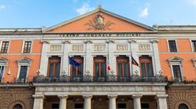 Teatro Piccinni - >Bari