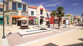 Valmontone Outlet Village Fashion District, Roma - >Valmontone