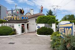 MOTEL 2000