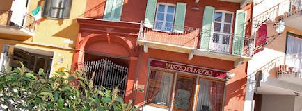 Palazzo Di Mezzo