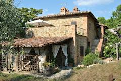 Il Pausillo Agriturismo con piscina e vista sul Lago Trasimeno
