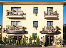 HOTEL B&B MARY & ROSE e LA GRANDE QUERCIA