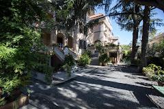 Villa Iris Hotel