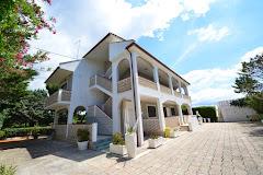 TAMBO HOUSE