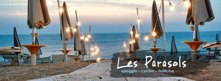 Les Parasols