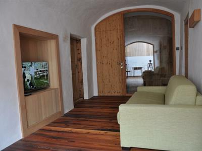 Casa Mangitz - >Tubre