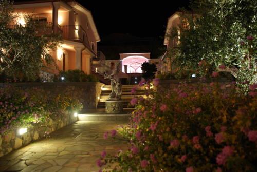 HOTEL RISTORANTE BORGO LA TANA