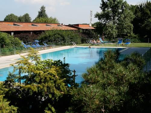 GOLF HOTEL