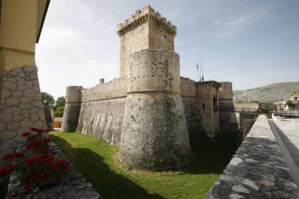 Castello Piccolomini