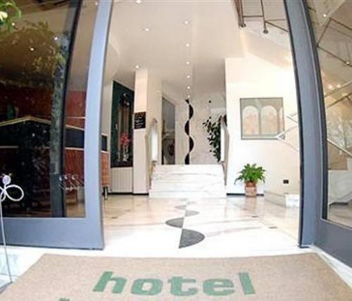 HOTEL BOSTON