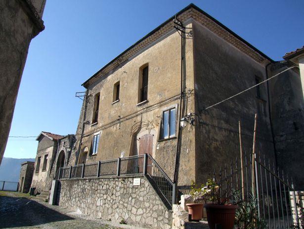 Castello Castelpetroso trasformato