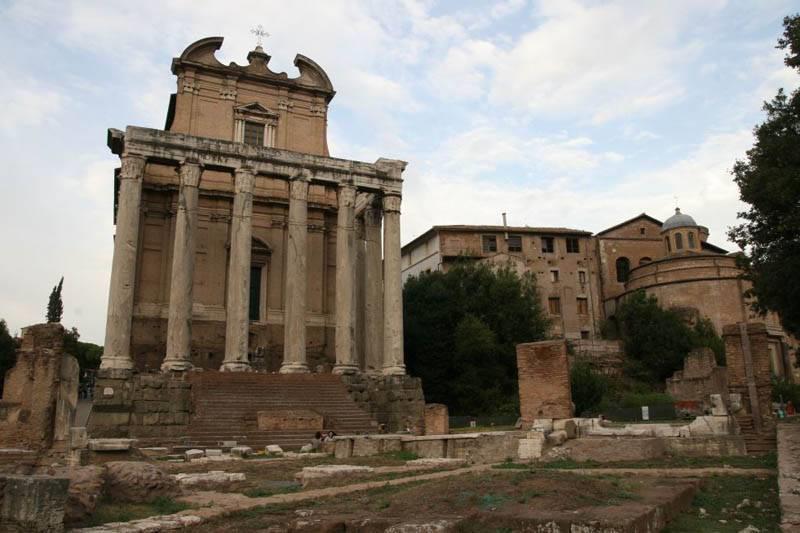 Tempio di Antonio e Faustina