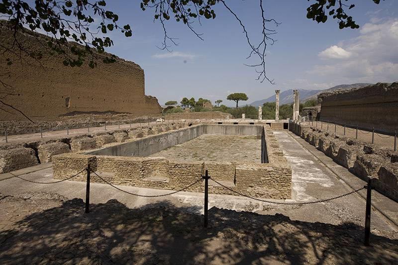 Villa Adriana: Quadriportico con Peschiera