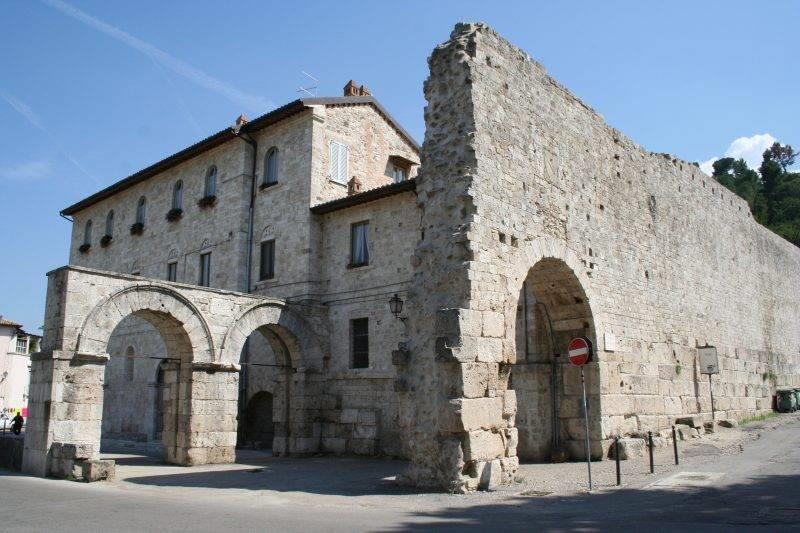 Porta Gemina o Romana