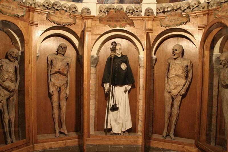 La Chiesa dei Morti e il Cimitero delle Mummie 