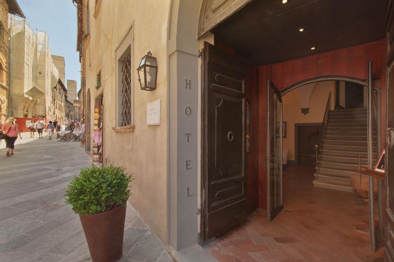 HOTEL L'ANTICO POZZO SRL
