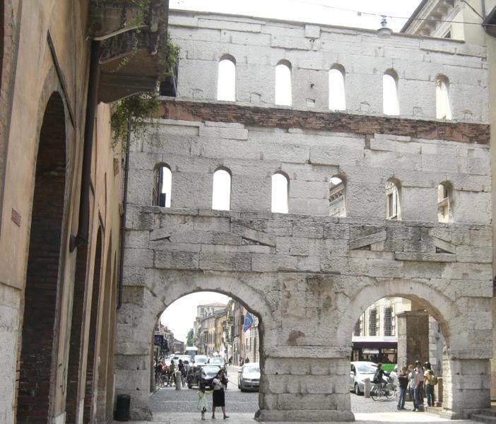 Porta dei Borsari