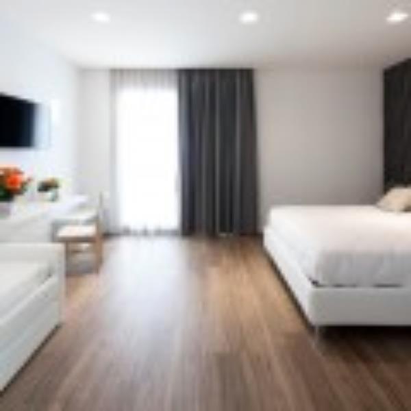 HOTEL COLUMBIA