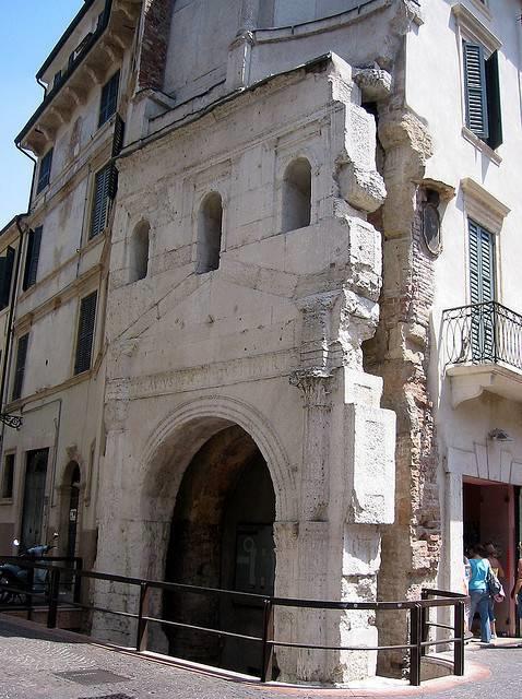 Porta Leona