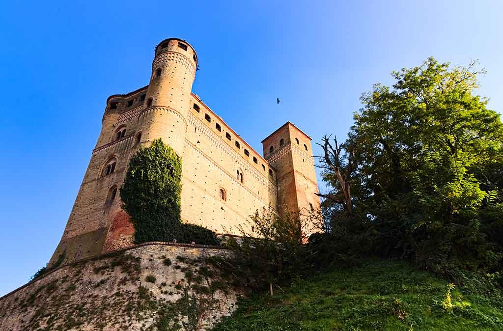 Castello di Serralunga