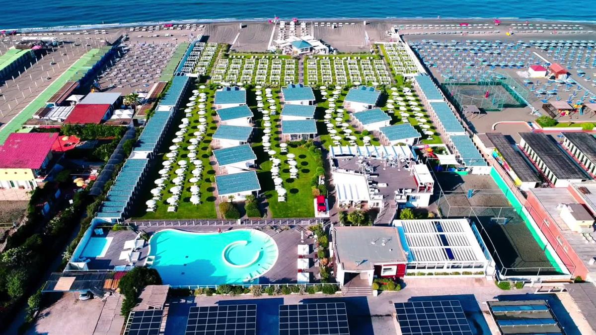 V Lounge Beach