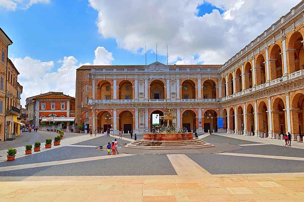 Piazza della Madonna