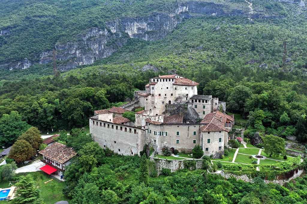 Castel Pietra