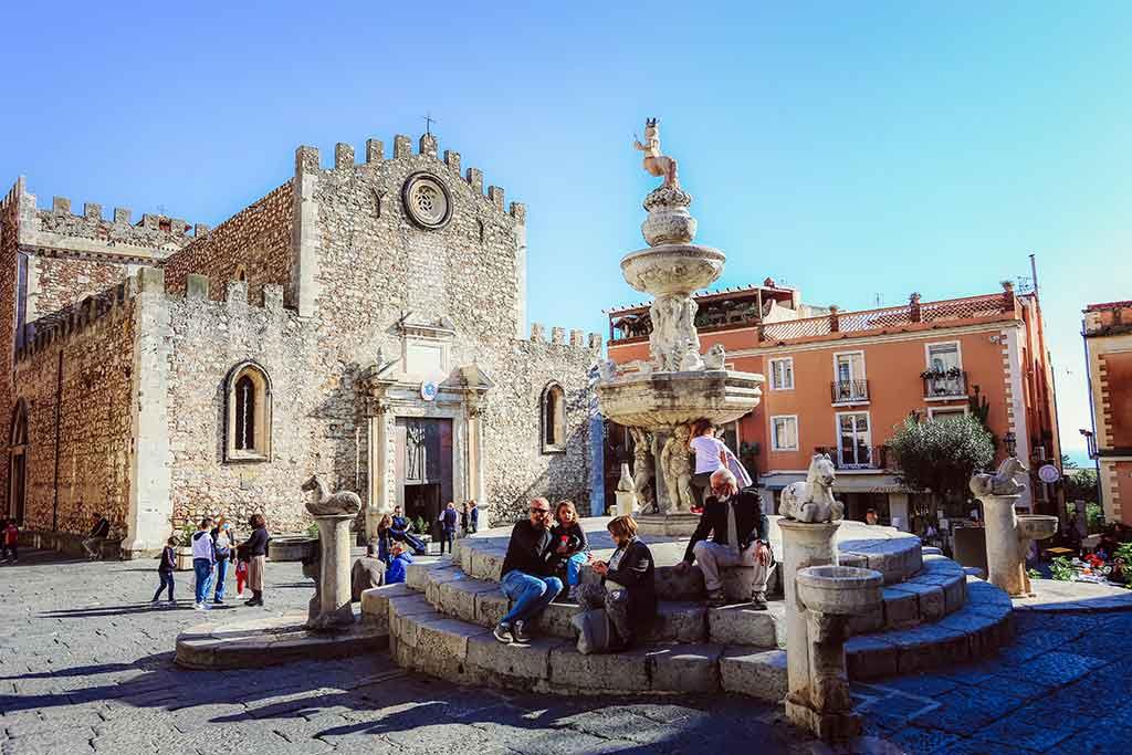 Fontana in Piazza Duomo